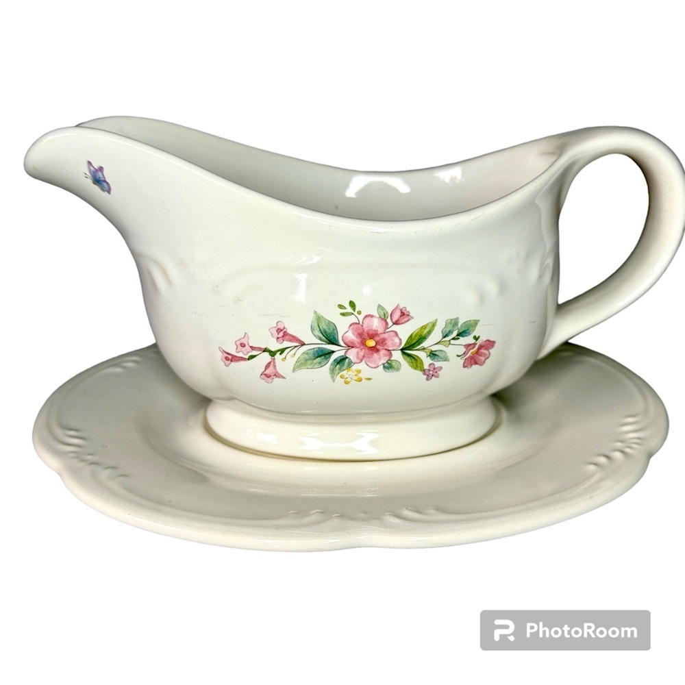 DISCONTINUED Pfaltzgraff “Meadow Lane” Pattern Gravy Boat With Underplate